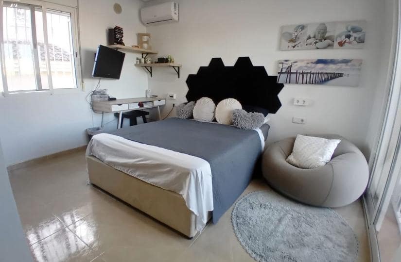 4 makuuhuone Huvila myytävänä paikassa Dona Pepa mukana 
autotalli - 395 000 € (Ref: 9764865)