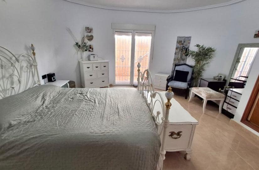 4 makuuhuone Huvila myytävänä paikassa Dona Pepa mukana 
autotalli - 395 000 € (Ref: 9764865)