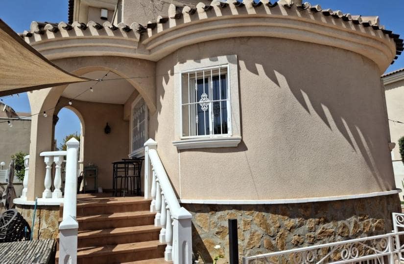 4 makuuhuone Huvila myytävänä paikassa Dona Pepa mukana 
autotalli - 395 000 € (Ref: 9764865)