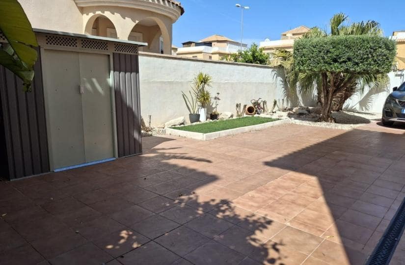 4 makuuhuone Huvila myytävänä paikassa Dona Pepa mukana 
autotalli - 395 000 € (Ref: 9764865)