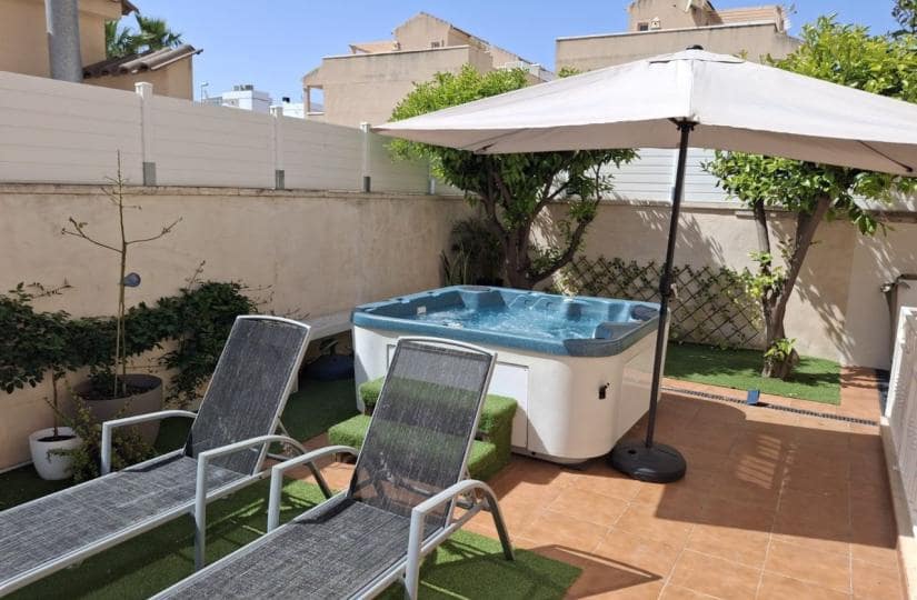 4 makuuhuone Huvila myytävänä paikassa Dona Pepa mukana 
autotalli - 395 000 € (Ref: 9764865)