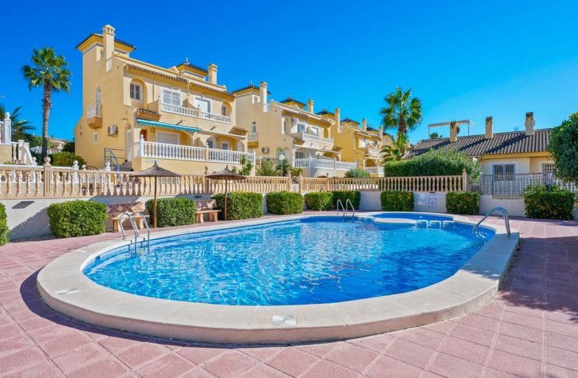 4 soveværelse Semi-Rækkehus til salg i Benijofar med swimmingpool - € 262.500 (Ref: 9764891)