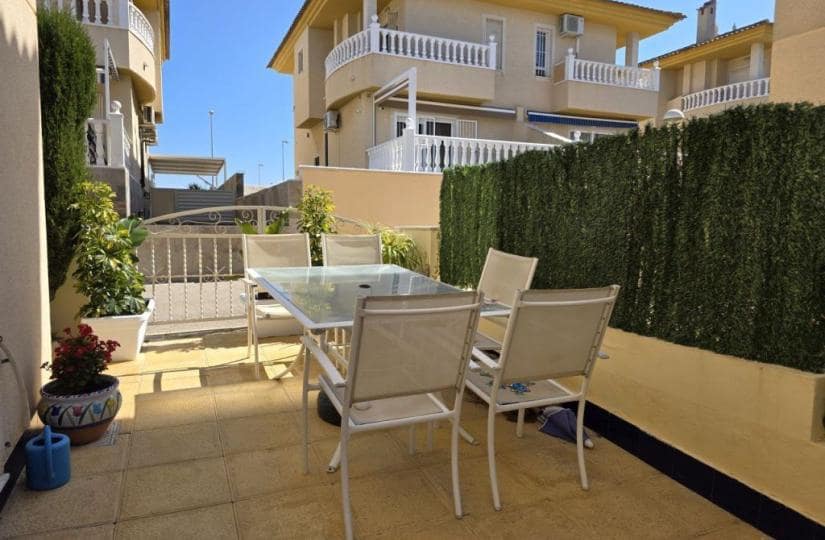 4 soveværelse Semi-Rækkehus til salg i Benijofar med swimmingpool - € 262.500 (Ref: 9764891)