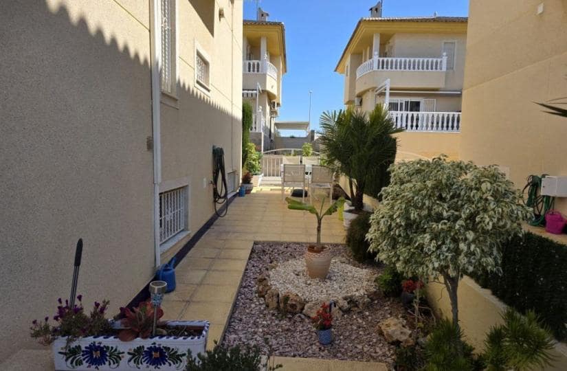 4 soveværelse Semi-Rækkehus til salg i Benijofar med swimmingpool - € 262.500 (Ref: 9764891)