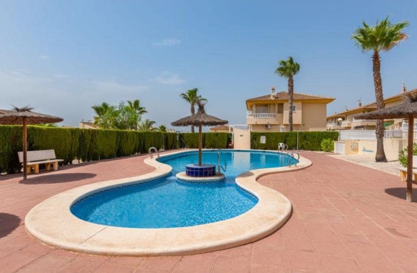 4 soveværelse Semi-Rækkehus til salg i Benijofar med swimmingpool - € 262.500 (Ref: 9764891)