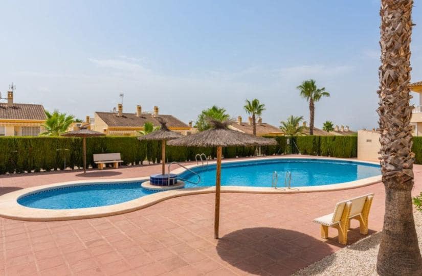 4 soveværelse Semi-Rækkehus til salg i Benijofar med swimmingpool - € 262.500 (Ref: 9764891)