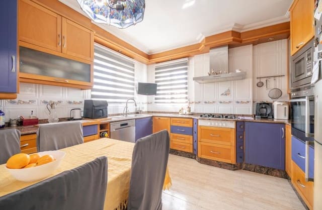 4 sypialnia Dom na sprzedaż w El Moncayo, Guardamar del Segura z basenem garażem - 395 000 € (Ref: 9772750)