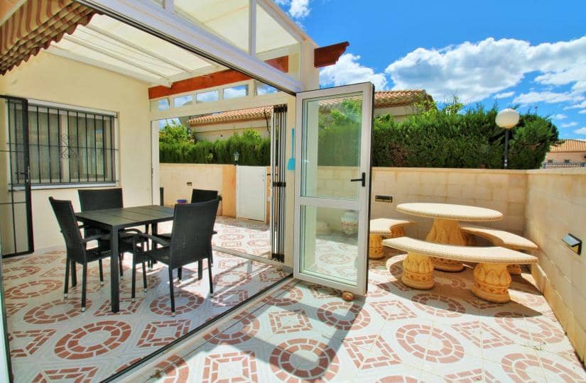 3 chambre Villa/Maison Semi-Mitoyenne à vendre à Playa Flamenca avec piscine - 249 950 € (Ref: 9780057)