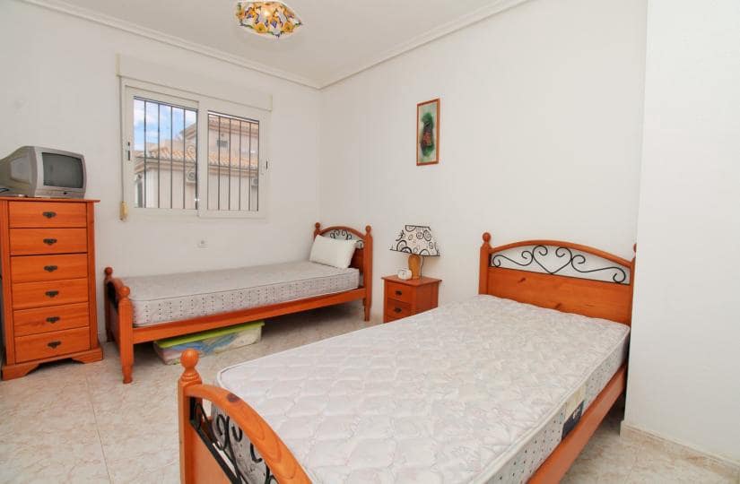 3 chambre Villa/Maison Semi-Mitoyenne à vendre à Playa Flamenca avec piscine - 249 950 € (Ref: 9780057)