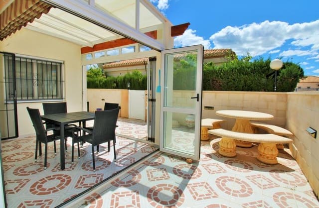 3 chambre Villa/Maison Semi-Mitoyenne à vendre à Playa Flamenca, Orihuela avec piscine - 249 950 € (Ref: 9780057)