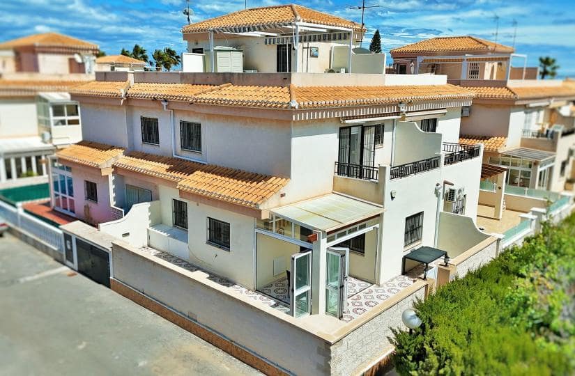 3 chambre Villa/Maison Semi-Mitoyenne à vendre à Playa Flamenca avec piscine - 249 950 € (Ref: 9780057)