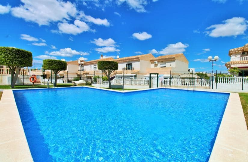 3 chambre Villa/Maison Semi-Mitoyenne à vendre à Playa Flamenca avec piscine - 249 950 € (Ref: 9780057)