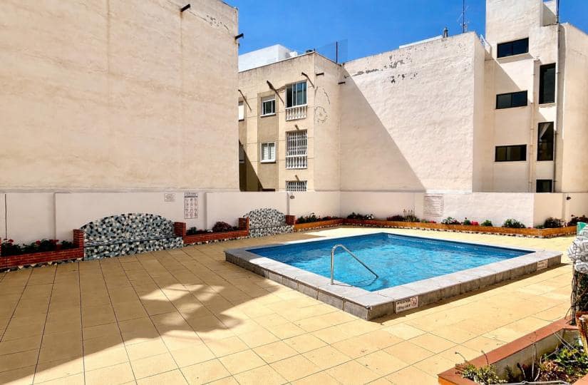 Huoneisto myytävänä paikassa Torrevieja mukana uima-altaan - 84 900 € (Ref: 9793712)