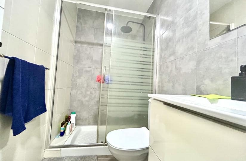 Huoneisto myytävänä paikassa Torrevieja mukana uima-altaan - 84 900 € (Ref: 9793712)