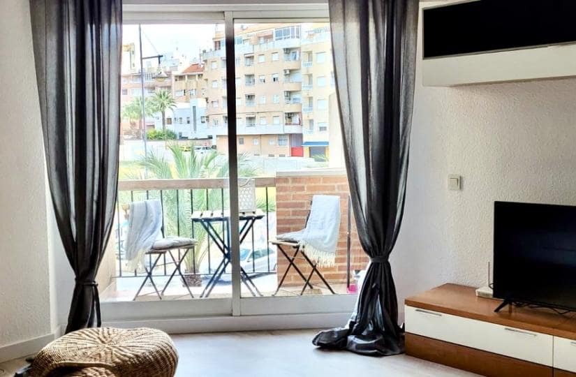 Huoneisto myytävänä paikassa Torrevieja mukana uima-altaan - 84 900 € (Ref: 9793712)