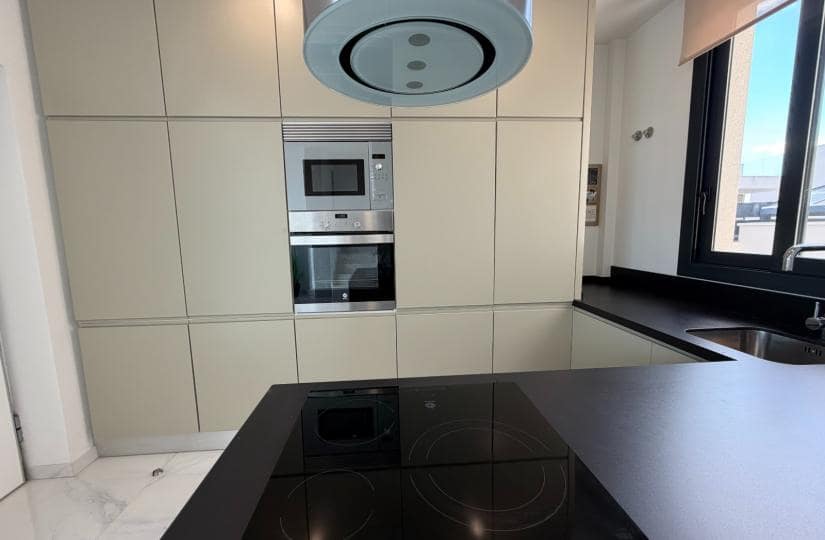 3 makuuhuone Huvila myytävänä paikassa Pueblo Bravo mukana uima-altaan 
autotalli - 399 900 € (Ref: 9800483)