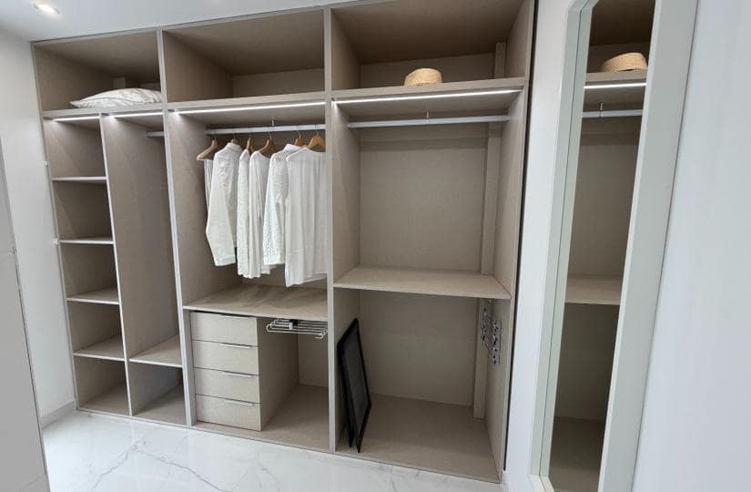 3 makuuhuone Huvila myytävänä paikassa Pueblo Bravo mukana uima-altaan 
autotalli - 399 900 € (Ref: 9800483)