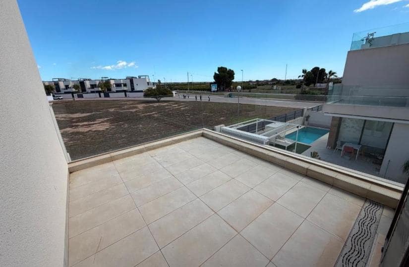 3 bedroom Villa for sale in Pueblo Bravo with pool garage - € 399,900 (Ref: 9800483)