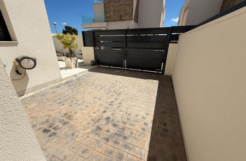 3 bedroom Villa for sale in Pueblo Bravo with pool garage - € 399,900 (Ref: 9800483)