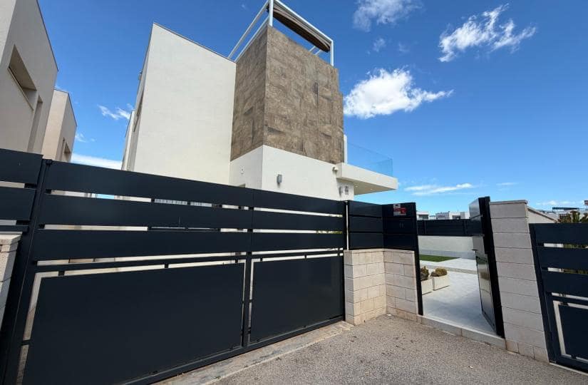 3 bedroom Villa for sale in Pueblo Bravo with pool garage - € 399,900 (Ref: 9800483)