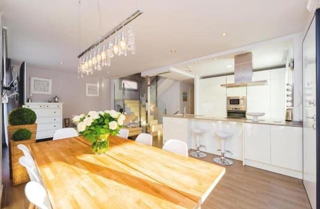 4 soverom Villa til salgs i Aguas Nuevas, Torrevieja med svømmebasseng - € 559 000 (Ref: 9803850)