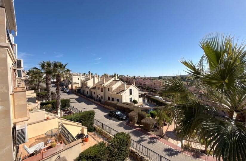 2 soveværelse Semi-Rækkehus til salg i Algorfa med swimmingpool garage - € 234.900 (Ref: 9805875)