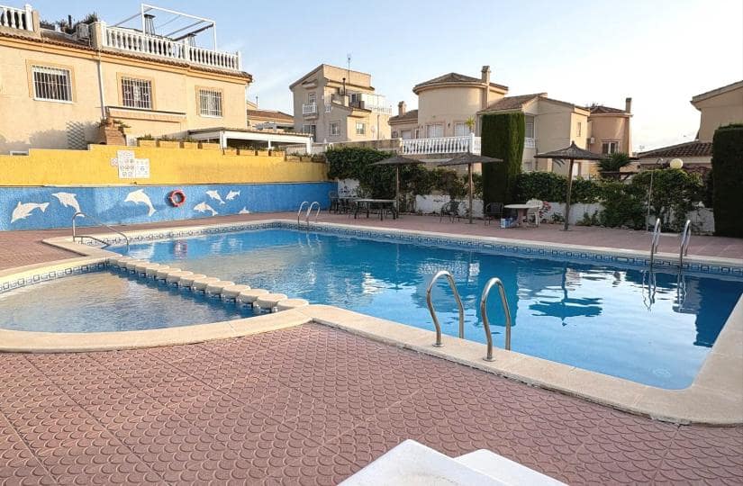 2 chambre Villa/Maison Semi-Mitoyenne à vendre à Ciudad Quesada avec piscine garage - 199 995 € (Ref: 9810438)