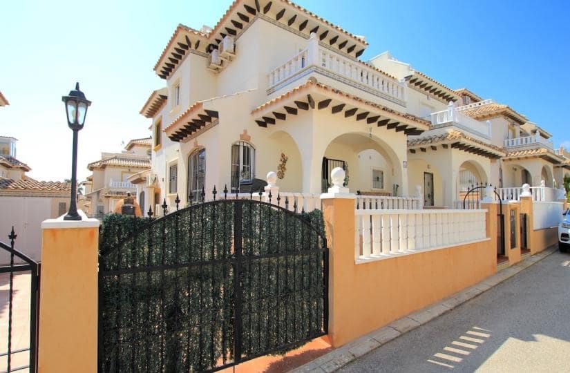 2 quarto Casa em Banda para venda em Cabo Roig com piscina garagem - 235 000 € (Ref: 9819964)