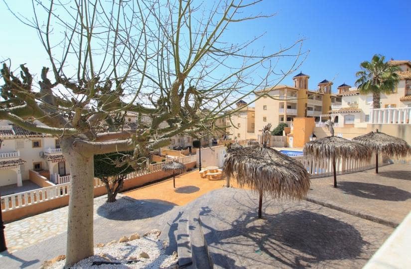 2 quarto Casa em Banda para venda em Cabo Roig com piscina garagem - 235 000 € (Ref: 9819964)