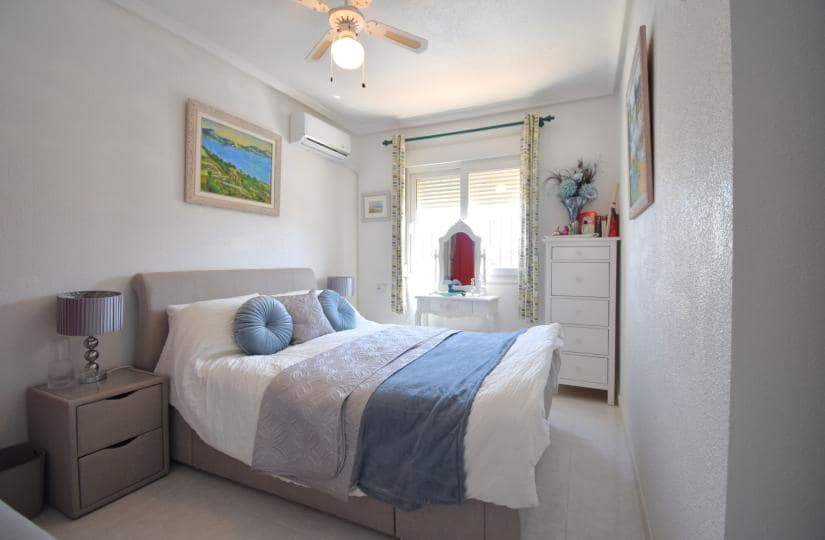 3 quarto Moradia Geminada para venda em Playa Flamenca com piscina garagem - 249 000 € (Ref: 9826863)