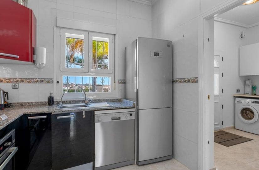 4 soverom Villa til salgs i La Marquesa med svømmebasseng garasje - € 695 000 (Ref: 9828147)