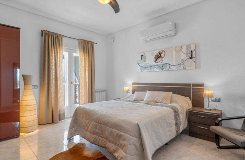 4 soverom Villa til salgs i La Marquesa med svømmebasseng garasje - € 695 000 (Ref: 9828147)