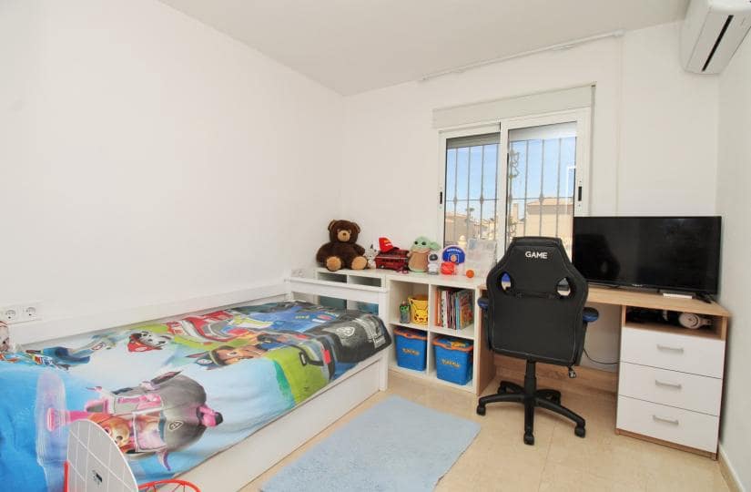 3 Zimmer Doppelhaus zu verkaufen in Orihuela Costa mit Pool - 219.000 € (Ref: 9834709)