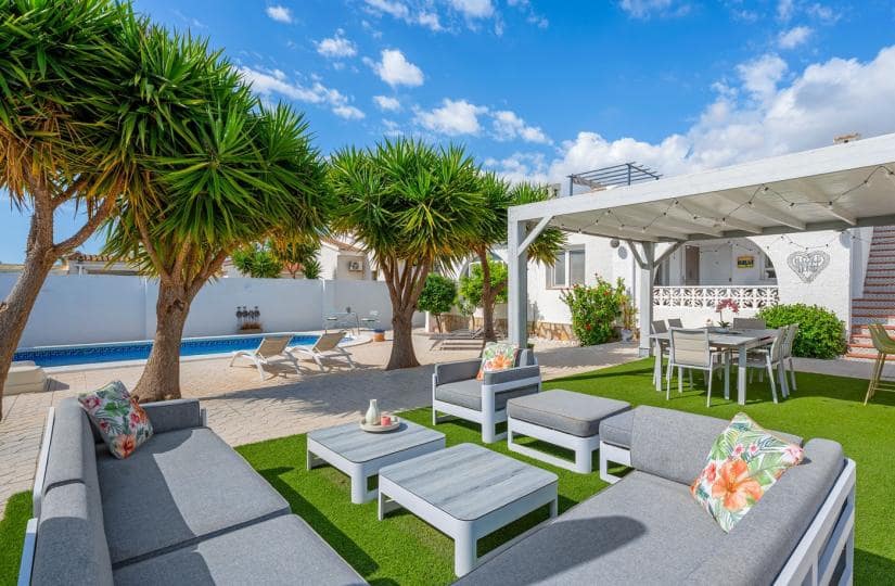 3 bedroom Villa for sale in Pueblo Bravo with pool garage - € 440,000 (Ref: 9834876)