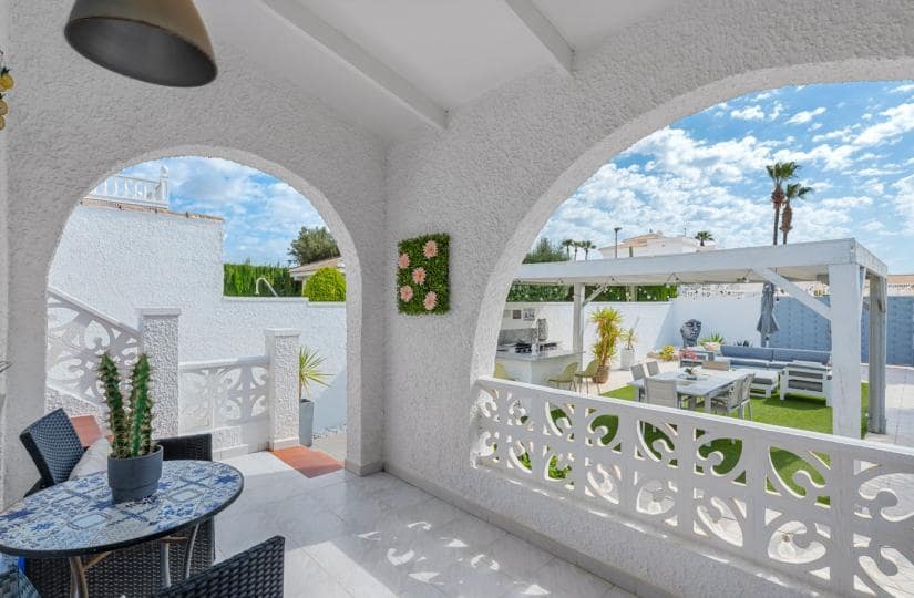 3 bedroom Villa for sale in Pueblo Bravo with pool garage - € 440,000 (Ref: 9834876)