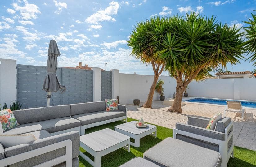 3 bedroom Villa for sale in Pueblo Bravo with pool garage - € 440,000 (Ref: 9834876)