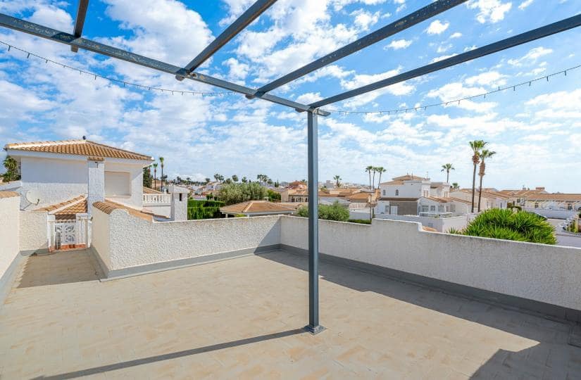 3 bedroom Villa for sale in Pueblo Bravo with pool garage - € 440,000 (Ref: 9834876)
