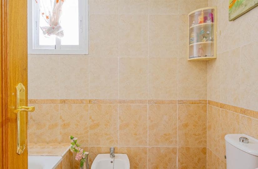 3 quarto Moradia Geminada para venda em Punta Prima com piscina garagem - 265 000 € (Ref: 9834878)