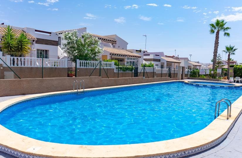3 quarto Moradia Geminada para venda em Punta Prima com piscina garagem - 265 000 € (Ref: 9834878)