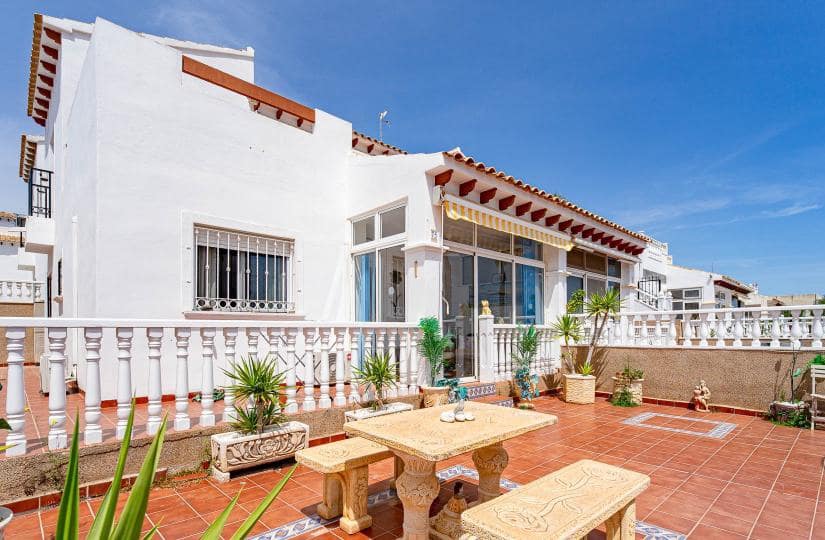 3 quarto Moradia Geminada para venda em Punta Prima com piscina garagem - 265 000 € (Ref: 9834878)
