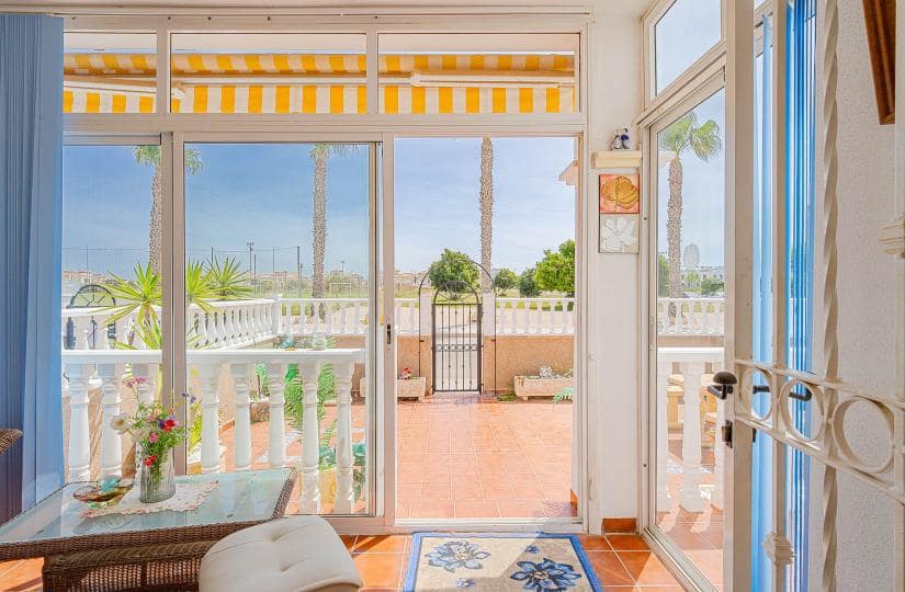 3 quarto Moradia Geminada para venda em Punta Prima com piscina garagem - 265 000 € (Ref: 9834878)