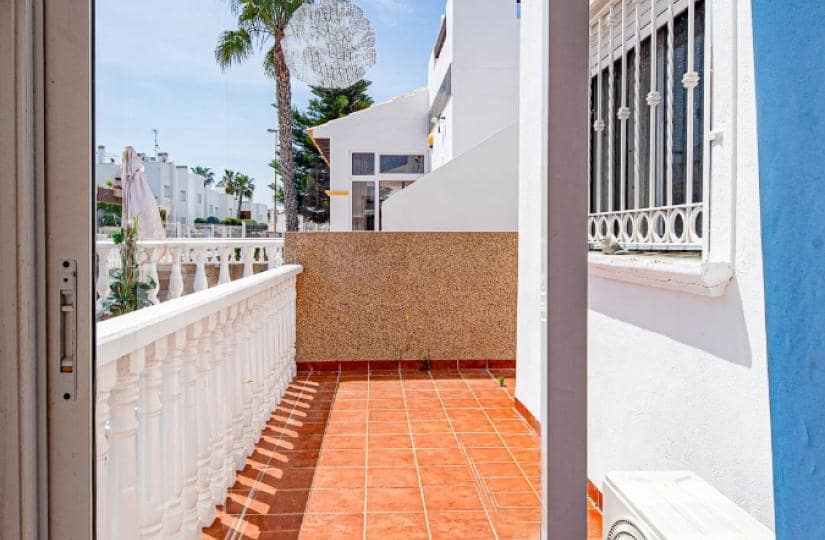 3 quarto Moradia Geminada para venda em Punta Prima com piscina garagem - 265 000 € (Ref: 9834878)