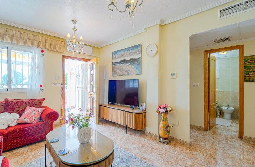 3 quarto Moradia Geminada para venda em Punta Prima com piscina garagem - 265 000 € (Ref: 9834878)