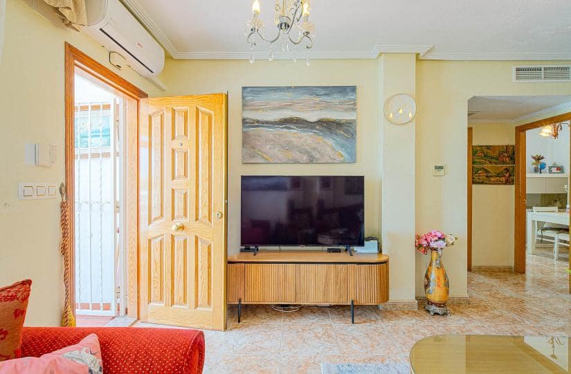 3 quarto Moradia Geminada para venda em Punta Prima com piscina garagem - 265 000 € (Ref: 9834878)