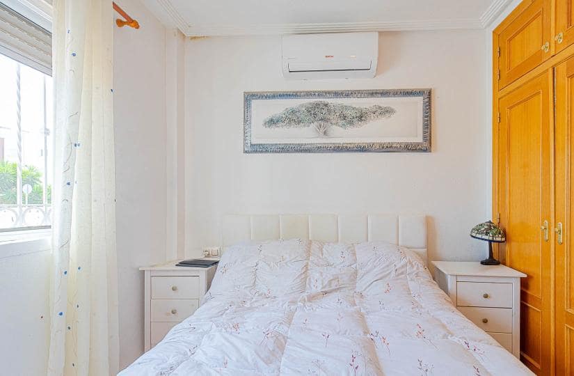 3 quarto Moradia Geminada para venda em Punta Prima com piscina garagem - 265 000 € (Ref: 9834878)