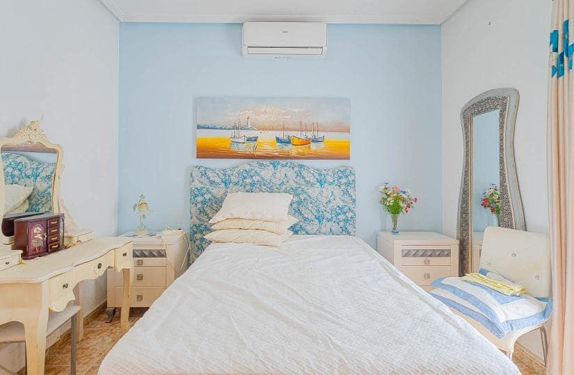 3 quarto Moradia Geminada para venda em Punta Prima com piscina garagem - 265 000 € (Ref: 9834878)