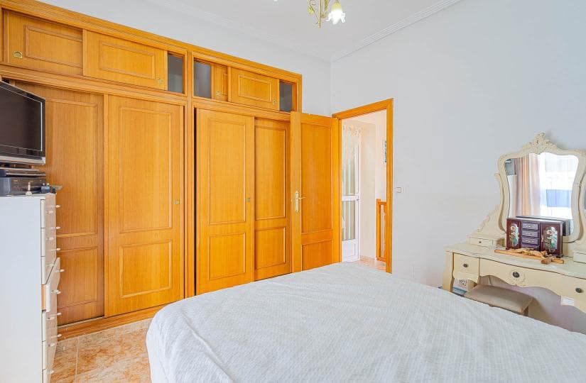 3 quarto Moradia Geminada para venda em Punta Prima com piscina garagem - 265 000 € (Ref: 9834878)