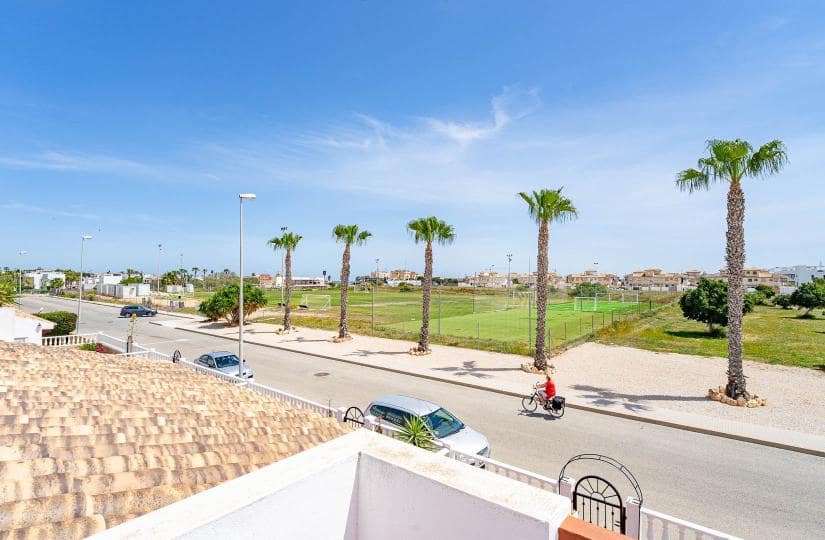 3 quarto Moradia Geminada para venda em Punta Prima com piscina garagem - 265 000 € (Ref: 9834878)
