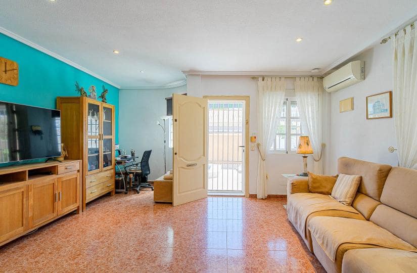Chalet de 2 habitaciones en Orihuela Costa en venta con piscina - 235.000 € (Ref: 9834879)
