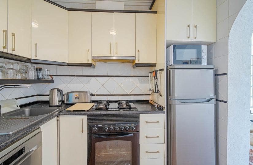 Chalet de 2 habitaciones en Orihuela Costa en venta con piscina - 235.000 € (Ref: 9834879)
